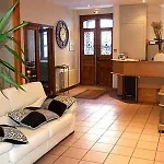 Logis L'ecu De France ホテル 3*