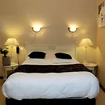 Logis L'ecu De France ホテル 3*