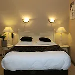 ホテル Logis L'ecu De France 3*