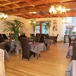 Logis L'ecu De France ホテル