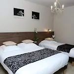 Logis L'ecu De France ホテル
