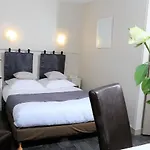 Logis L'ecu De France ホテル