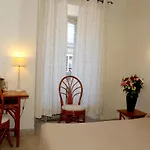 ホテル Logis L'ecu De France 3*