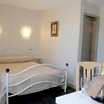 ホテル Logis L'ecu De France 3*