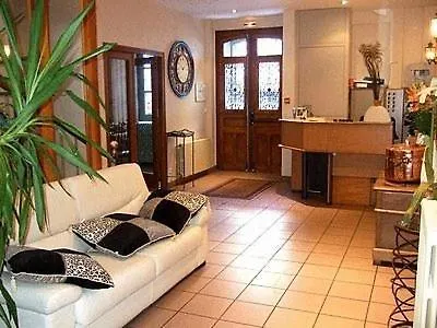 Logis L'ecu De France Szálloda 3*