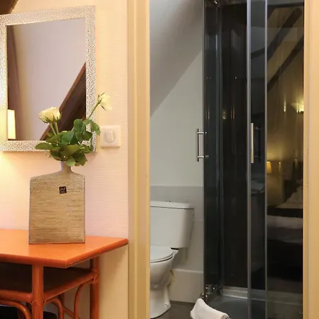 Hotel Logis L'ecu De France Mauriac (Cantal)