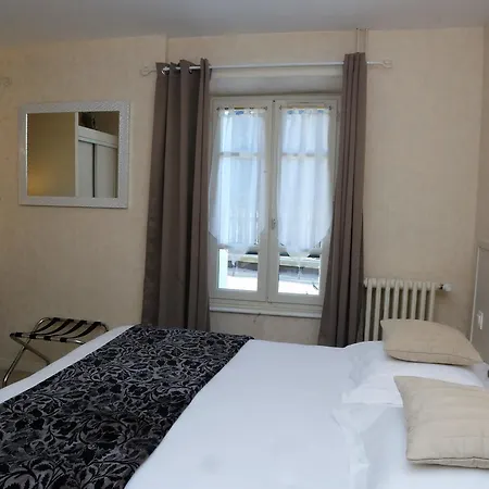 Logis L'ecu De France Hotel