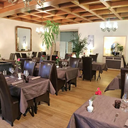 Hotel Logis L'ecu De France 3*