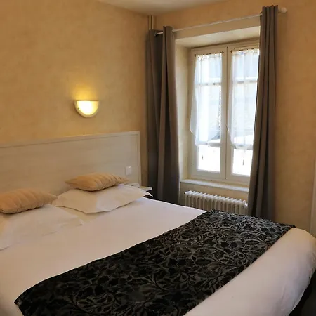 Szálloda Logis L'ecu De France 3*