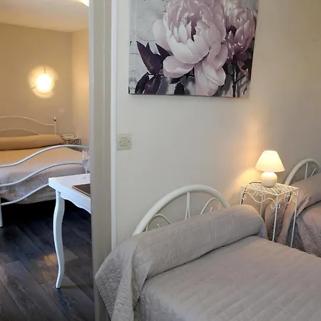 Hotel Logis L'ecu De France Mauriac (Cantal)