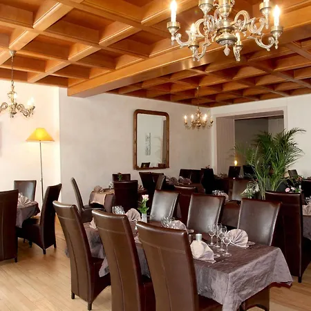 Logis L'ecu De France Szálloda 3*