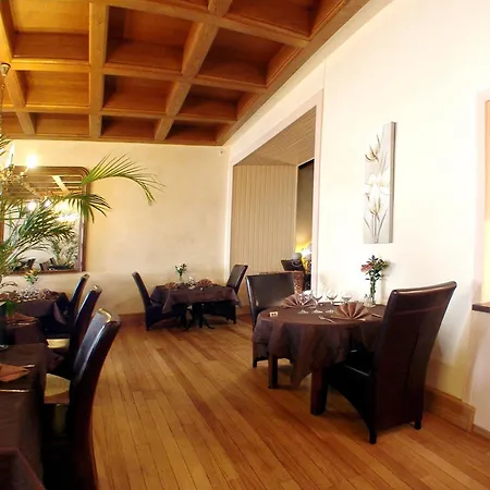 Logis L'ecu De France Hotel 3*