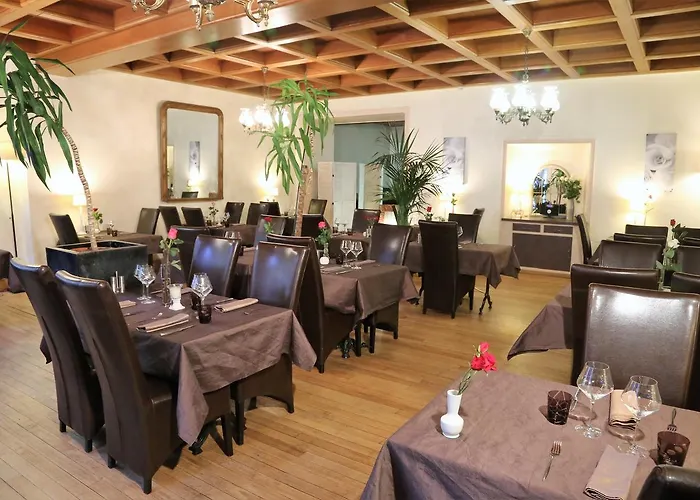 Hotel Logis L'ecu De France 3*