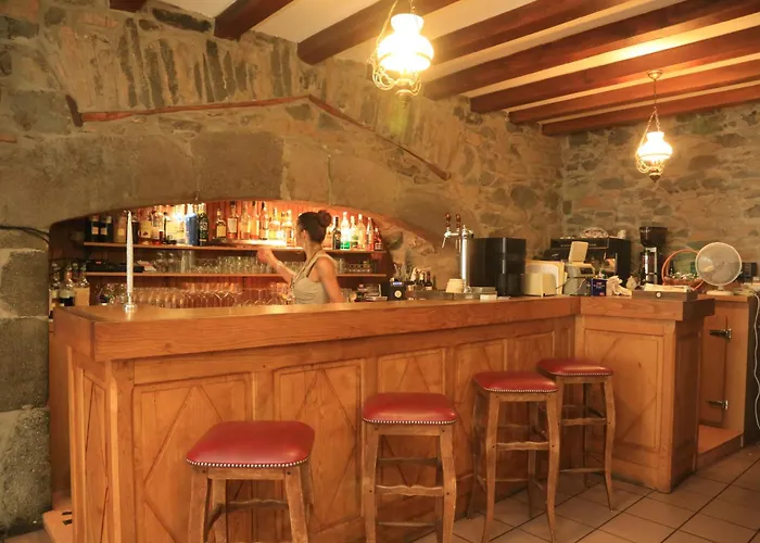 Hotel Logis L'ecu De France 3*